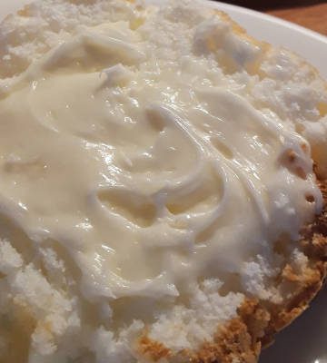 Almond Cream Cheese Muffin Spread