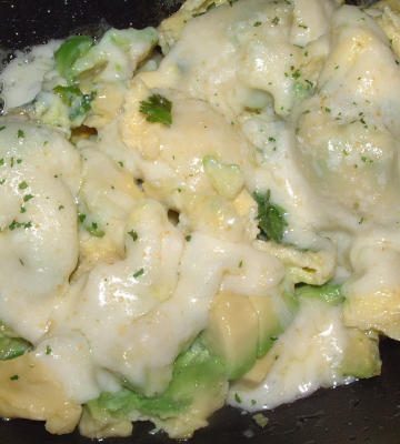 avocado-cilantro-huevos